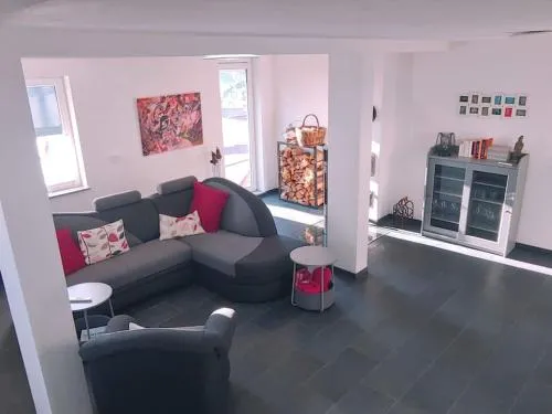 Ruhiges Ferienhaus mit viel Platz und Ladestation für E-Auto in Masserberg, Deutschland