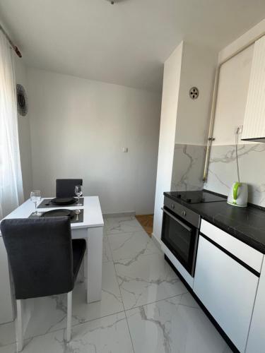 Konyha, Nikola NS2 in Salajka