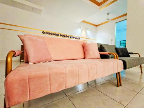 GOLDEN HOUSE ,1min to aeon, 7min to zoo,8min to lake gardens GOLDEN HOUSE ,1min to aeon, 7min to zoo,8min to lake gardens