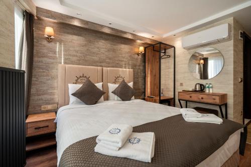 Standard Double or Twin Room image 6