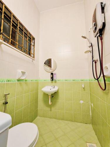 GOLDEN HOUSE ,1min to aeon, 7min to zoo,8min to lake gardens GOLDEN HOUSE ,1min to aeon, 7min to zoo,8min to lake gardens