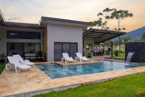Villa Graceland - Arenal Volcano View, Fortuna (photo 2)