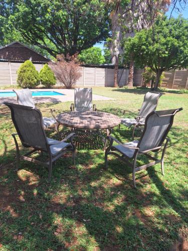 Cosy Cottage on Boom - Loadshedding Friendly Cosy Cottage on Boom - Loadshedding Friendly