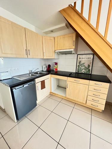 Duplex-Trois pas de la Gare in เมซอง ราฟิต