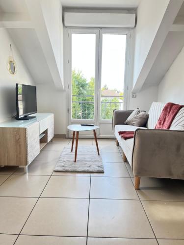 Duplex-Trois pas de la Gare in เมซอง ราฟิต