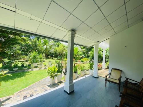 Balcony/terrace, Suriya Homestay in Makandura