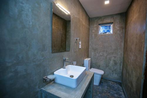 Randika RestRoom - image 4