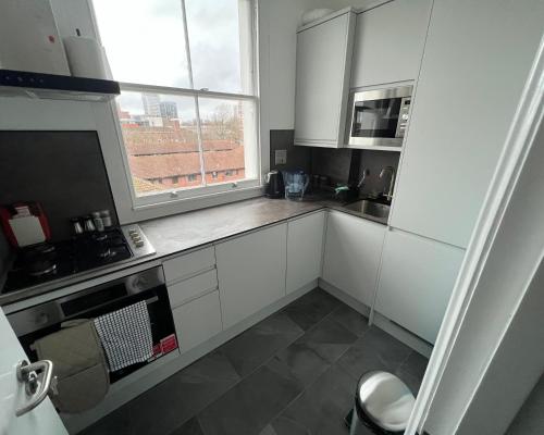 2 Bed Apartment in Central London on 3rd floor - Newly refurbished - No lift, London
