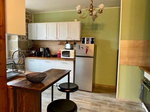 virtuve, Gîte La Cahute (Gite La Cahute) in Masbaraud-Merignat