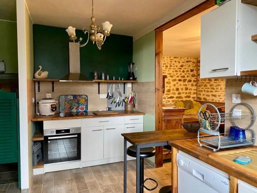 virtuve, Gîte La Cahute (Gite La Cahute) in Masbaraud-Merignat