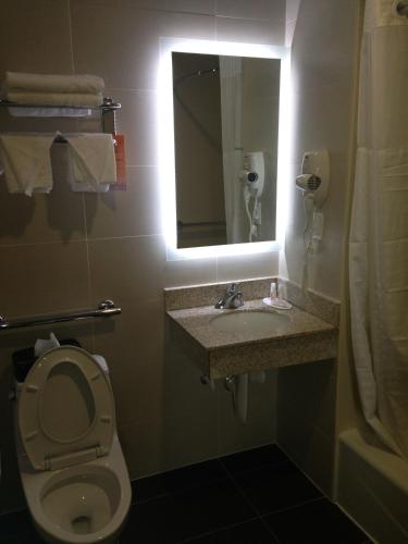 Rockaway Hotel - image 14