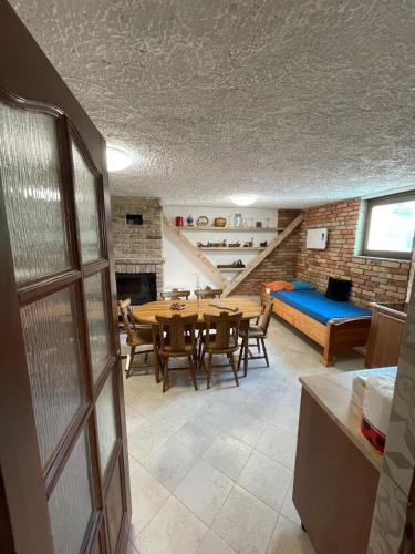 Kőlépcsős Vendégház (Kolepcsos Vendeghaz) in นยูล