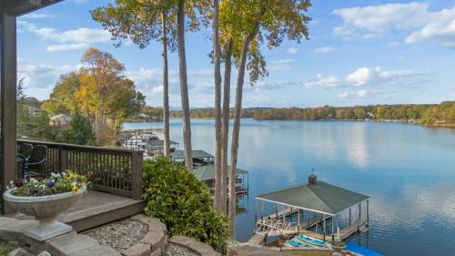 Luxury Lake House in SC With Mountain Views! Luxury Lake House in SC With Mountain Views!