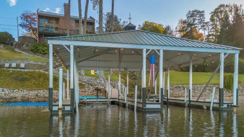 Luxury Lake House in SC With Mountain Views! Luxury Lake House in SC With Mountain Views!