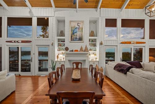 Luxury Lake House in SC With Mountain Views! Luxury Lake House in SC With Mountain Views!