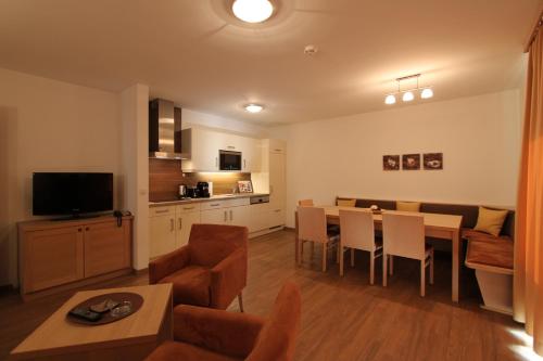 Three-Bedroom Apartment (8-10 Adults)