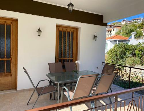 Demie and George Ηouse Demie and George Ηouse