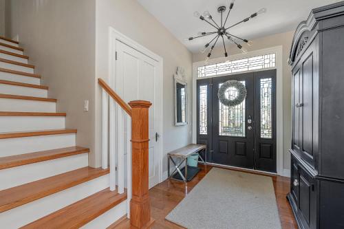 The County Lakehouse - Waterfront w Hot Tub in 米爾福德 (ON)