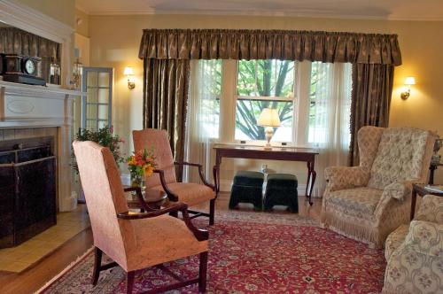 Hilltop Inn in Newport, USA