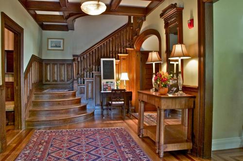 Hilltop Inn