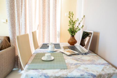 Létesítmények, Angela Studios in Plaka