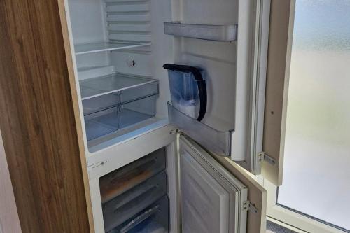 3-Bed Caravan - Sleeps 8 - Pool, Skegness (foto 6)