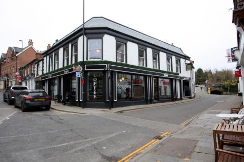 Lymm Village Apartment in ลัม