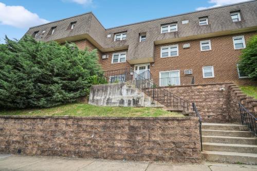 Pine Brook 104 I Pool Gym I Free Parking ! in Newark, USA