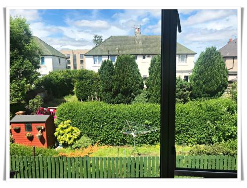 Bright & Spacious Double Room with Garden View- Close to Airport & City Centre, Edynburg (zdjęcie 8)