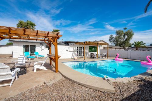 Desert Oasis in Tempe with Pool and Arcade
