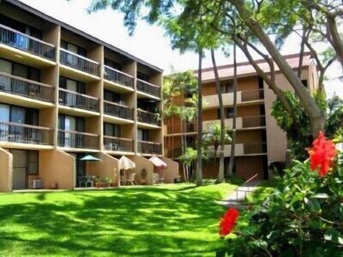 Kihei Maui Condo, 5 minute walk to the beach, 3 Pools, Tennis Courts, BBQs 4-Star Single Room restaurant