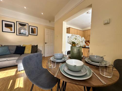 Modern 5 Bedroom House Near Lark Lane, Liverpool (photo 4)