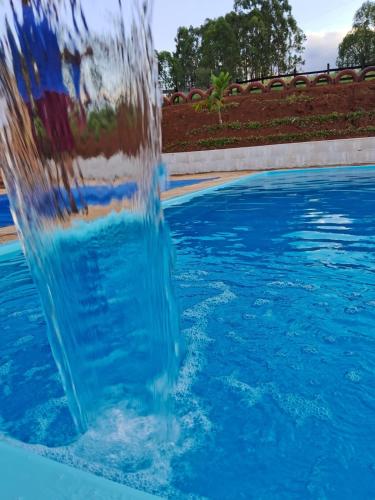 Sitio para relaxar com piscina e campo de areia in Cruzilia