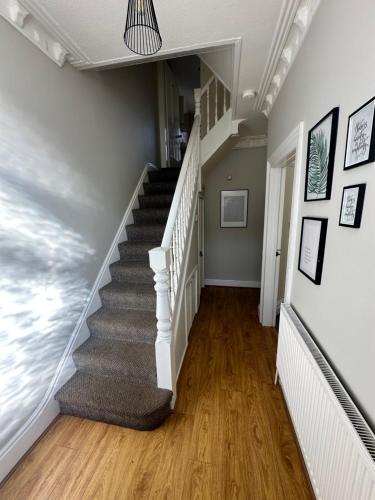 Modern 5 Bedroom House Near Lark Lane, Liverpool (photo 9)