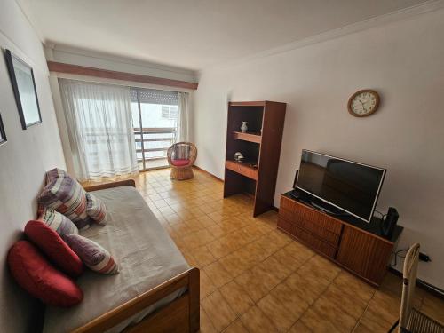 One-Bedroom Apartment image 7