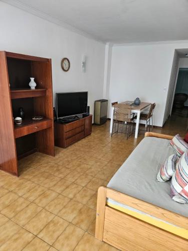One-Bedroom Apartment image 6
