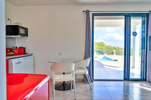 Peldbaseins, Magnifique appartement MISIK vue sur mer, piscine in Bellefontaine