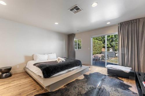 NoHo Luxury Spacious 3Bedroom Home with Hot Tub