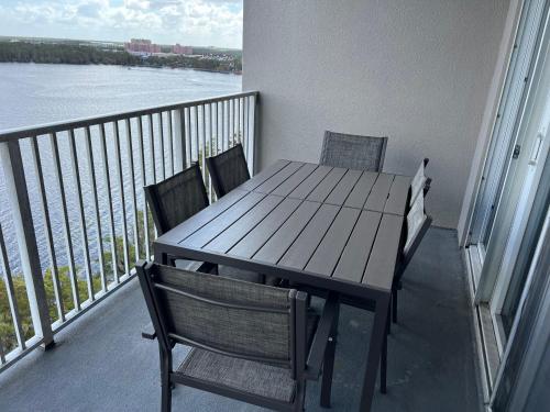 Huge Pool, stunning Lakeview, Sunrise, Disney#1003 in Orlando, USA