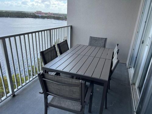 Huge Pool, stunning Lakeview, Sunrise, Disney#1003 in Orlando, USA