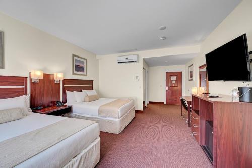 Deluxe Queen Room