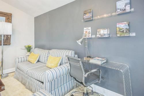 Comfy Apt 4 in Historic Museum District Duplex - image 8