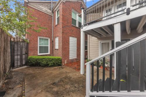 Comfy Apt 4 in Historic Museum District Duplex - image 14