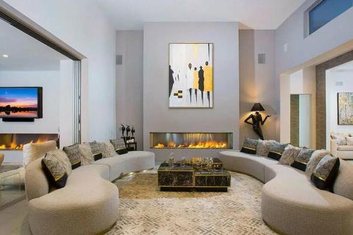 Luxurious 5 Bedroom Villa with Pool & Stunning Views in Beverly Hills, USA