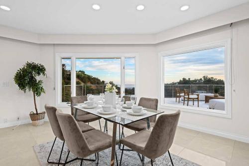 Stunning 6 Bedroom Home with Pool, Jacuzzi, Views in Los Angeles, USA