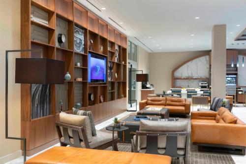 Bar/lounge, Atlanta Marriott Northeast/Emory Area in Pine Hills Neigbhorhood