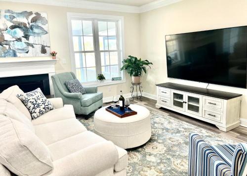 Rehoboth Townhome in gated community with 4 bedrooms and 4 bathrooms and fitness center