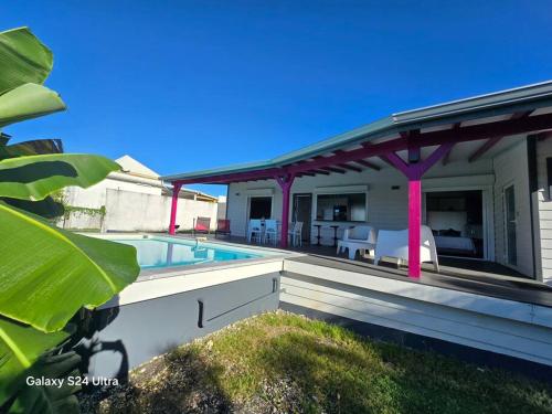 Secret Bungalow 3 étoiles - Piscine privée & plage à pied (Secret Bungalow 3 etoiles - Piscine privee & plage a pied) in เบราร์ด
