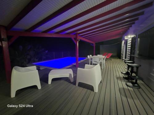 Secret Bungalow 3 étoiles - Piscine privée & plage à pied (Secret Bungalow 3 etoiles - Piscine privee & plage a pied) in เบราร์ด