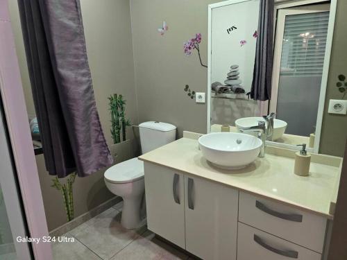 Secret Bungalow 3 étoiles - Piscine privée & plage à pied (Secret Bungalow 3 etoiles - Piscine privee & plage a pied) in เบราร์ด